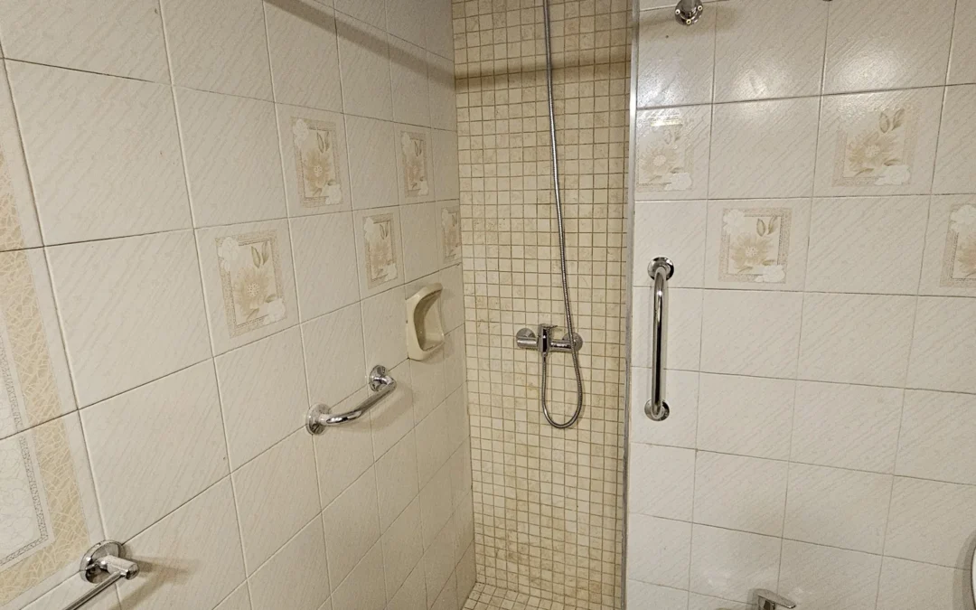 Reforma de ducha y nueva entrada de agua por fuera
