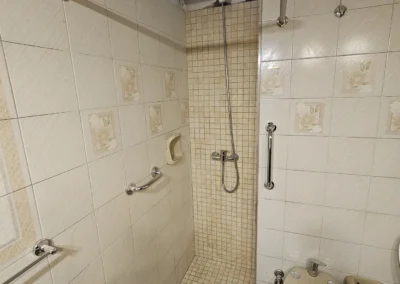 Reforma de ducha y nueva entrada de agua por fuera